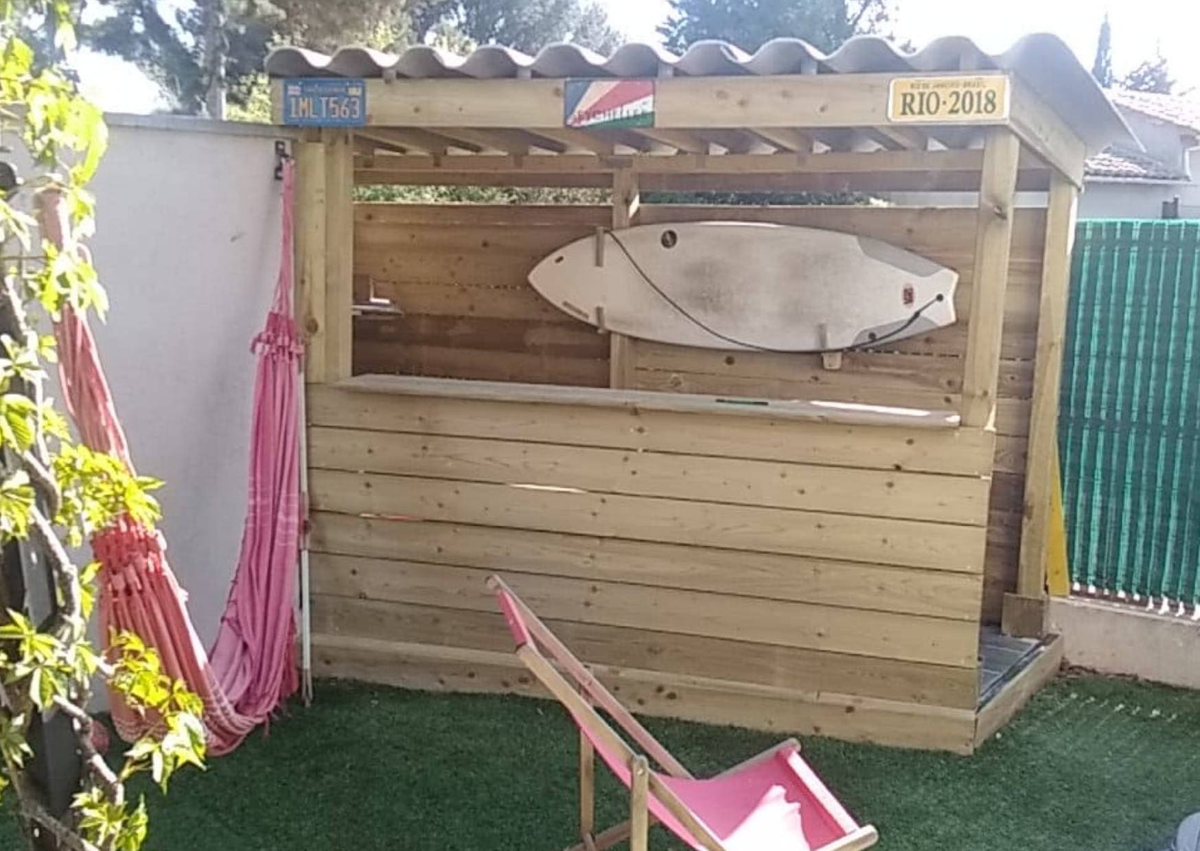 Cabanon en bois sur mesure dans un jardin à Aubagne